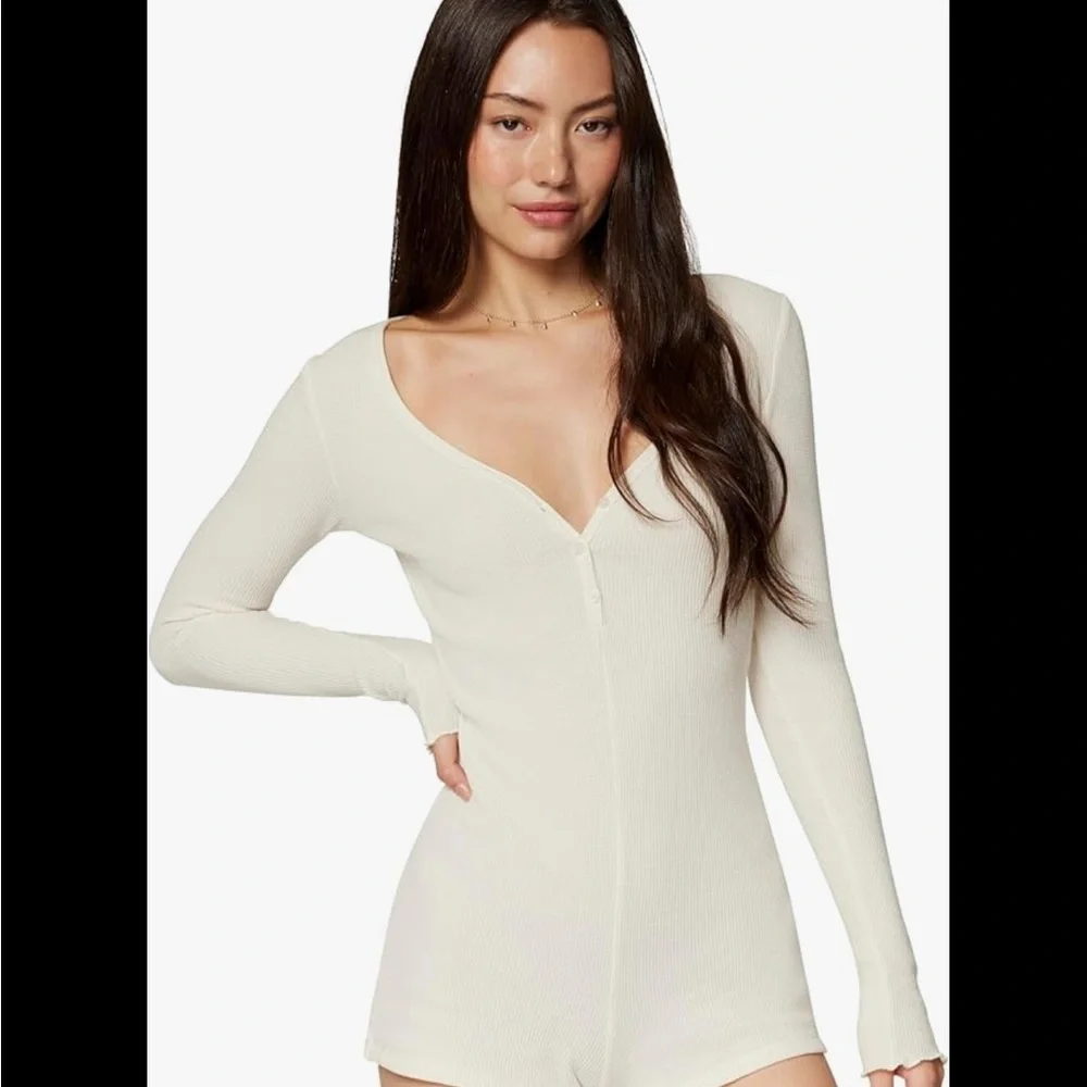 Women's White Ribbed Top - Picture 7 of 9